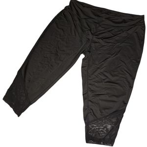Athletic crop pants